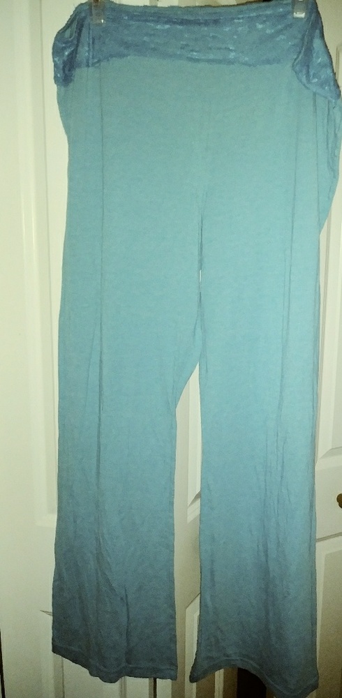 Stretchy yoga type pants